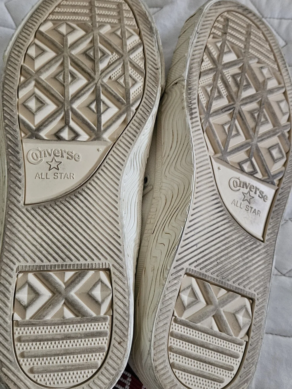 Converse Cream Low-Top Sneakers with Pink Heel Tab
